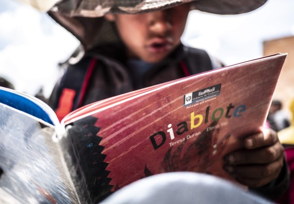 Biblioteca de calle de El Alto, Bolivia's header image