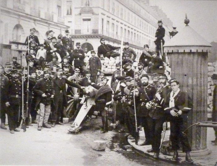 commune-de-paris-barricade-rue-de-castiglione-2.jp